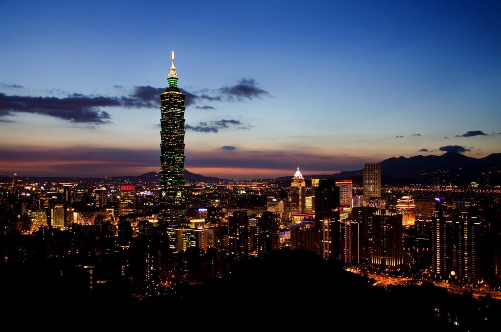 Taipeis Skyline bei Nacht