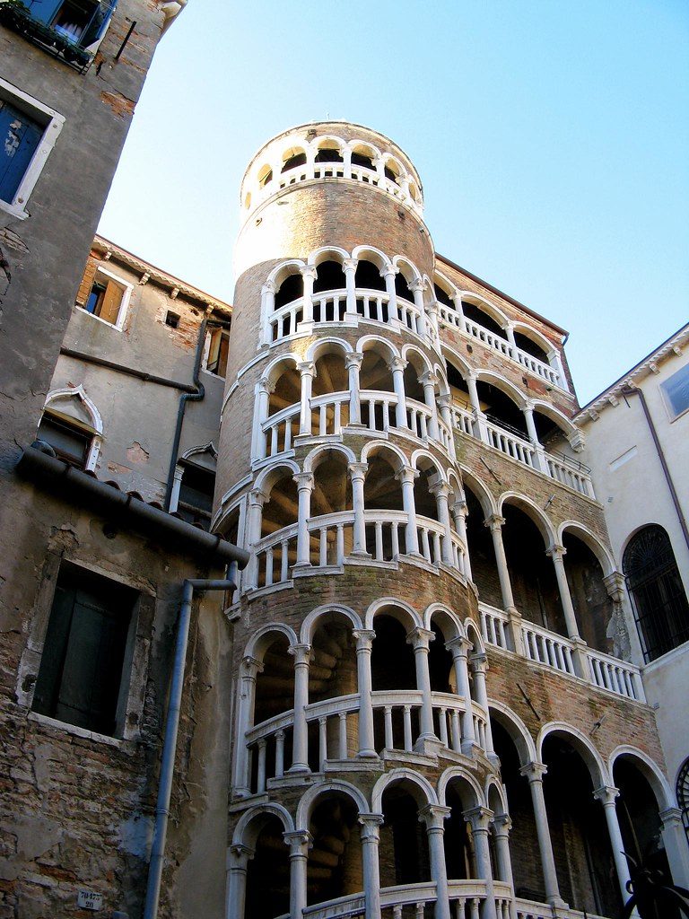 If there are still insider tips in Venice, then it is the Contarini Scala del Bovolo