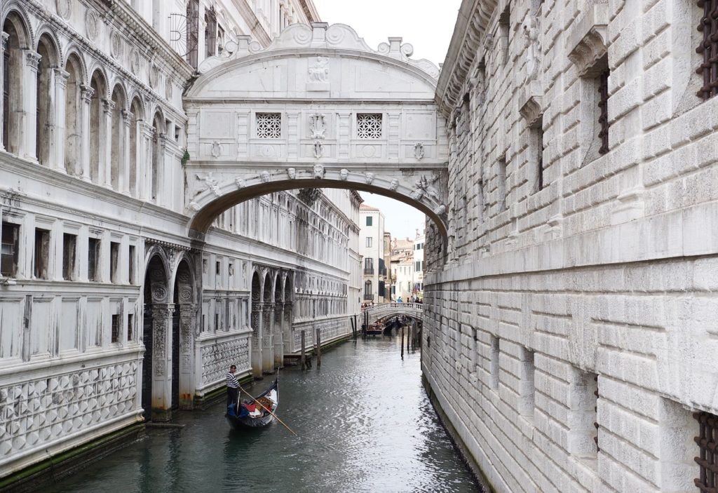The Bridge of Sighs at the Doge's Palace - the most beautiful sights of Venice