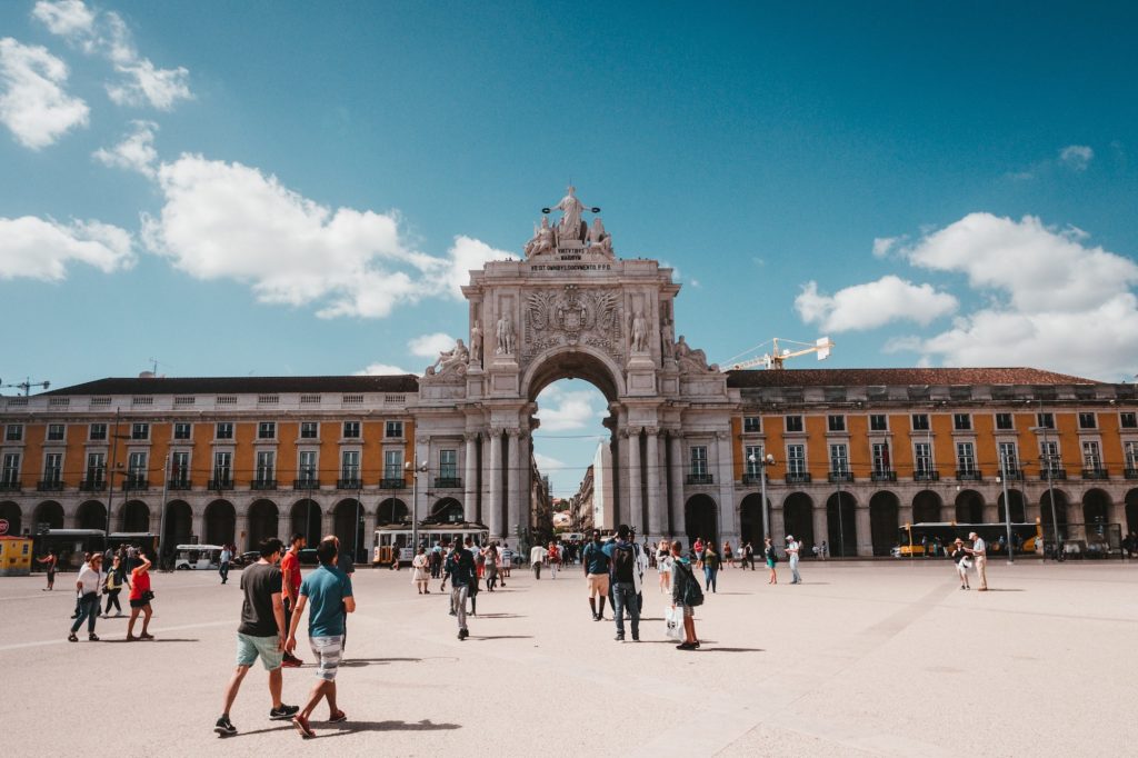 Lisbon - The city presents itself as a cosmopolitan capital with imposing palaces and many old monasteries.