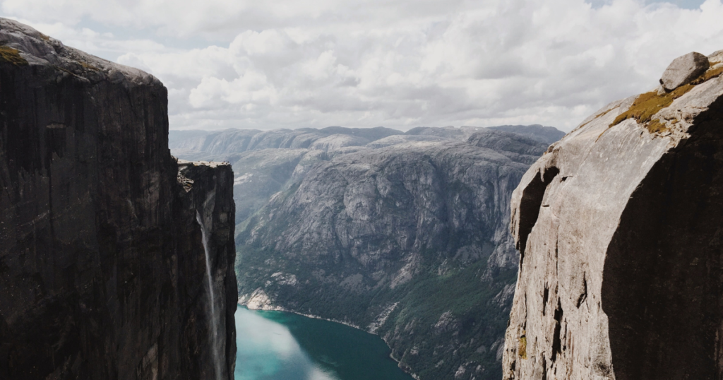 Best Hikes in Norway: Kjeragbolten