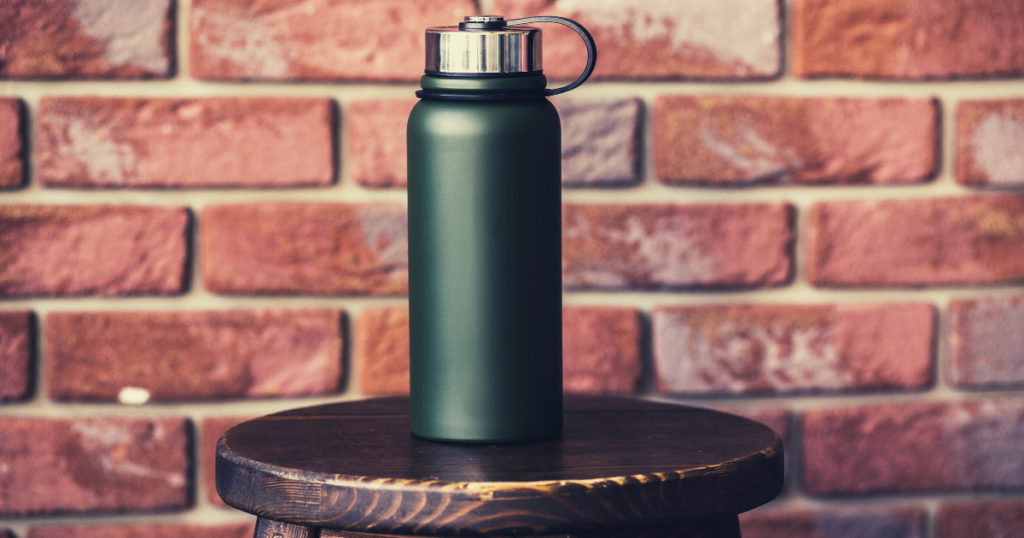 Stay refreshed and eco-conscious on your adventures with reusable water bottles. Sip sustainably and reduce plastic waste one refill at a time! ??