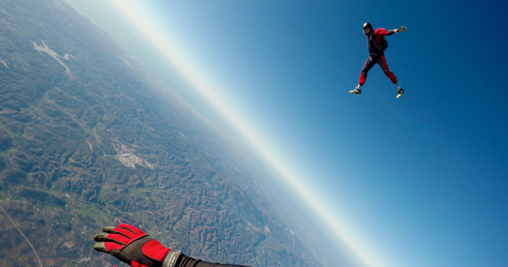 skydiving / parachuting as an example for an extreme sports travel activity