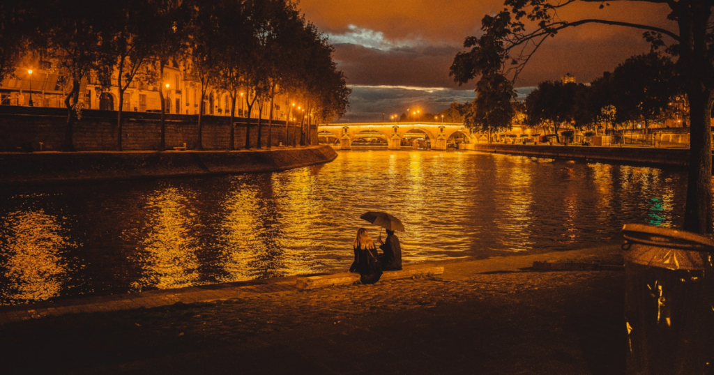 Romantic Destionations in Europe: Couple at Paris, Seine