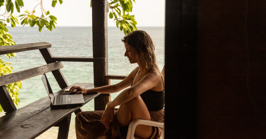 Best travel jobs for backpackers: Become a Digital Nomad