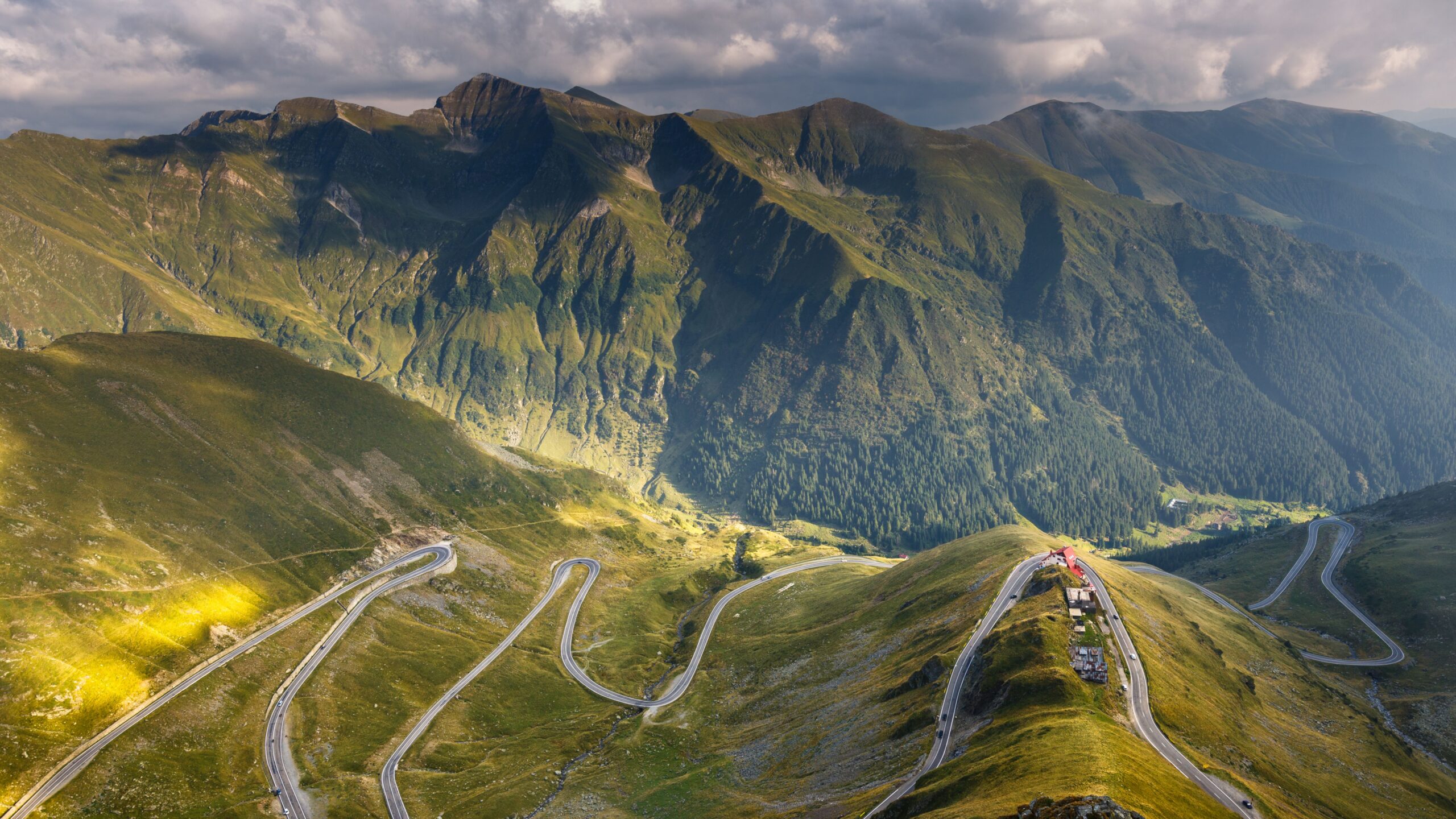 Top 10 Scenic Road Trips in Europe for Epic Adventures 🚗💨 — Lambus